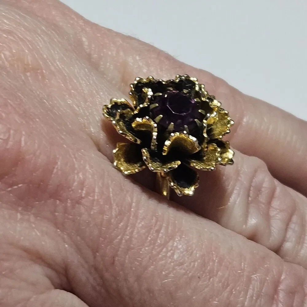 Vintage Vogue Gold Tone Metal Purple Rhinestone Flower Adjustable Cocktail Ring